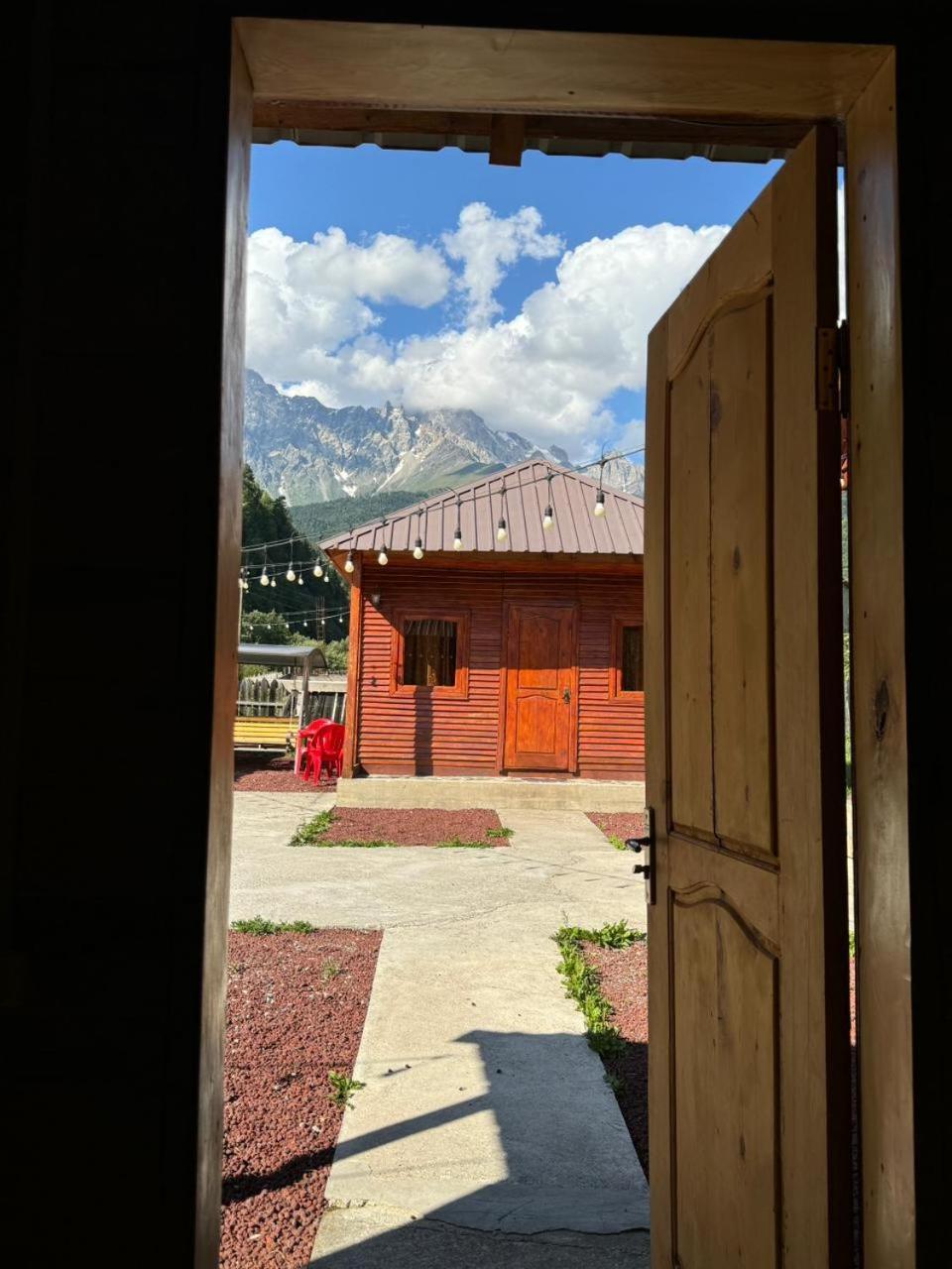 Guest House Ushba Gate Mestia Buitenkant foto